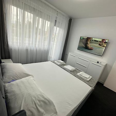 Апартаменты Apartament Ultra Central 3 Хунедоара Экстерьер фото